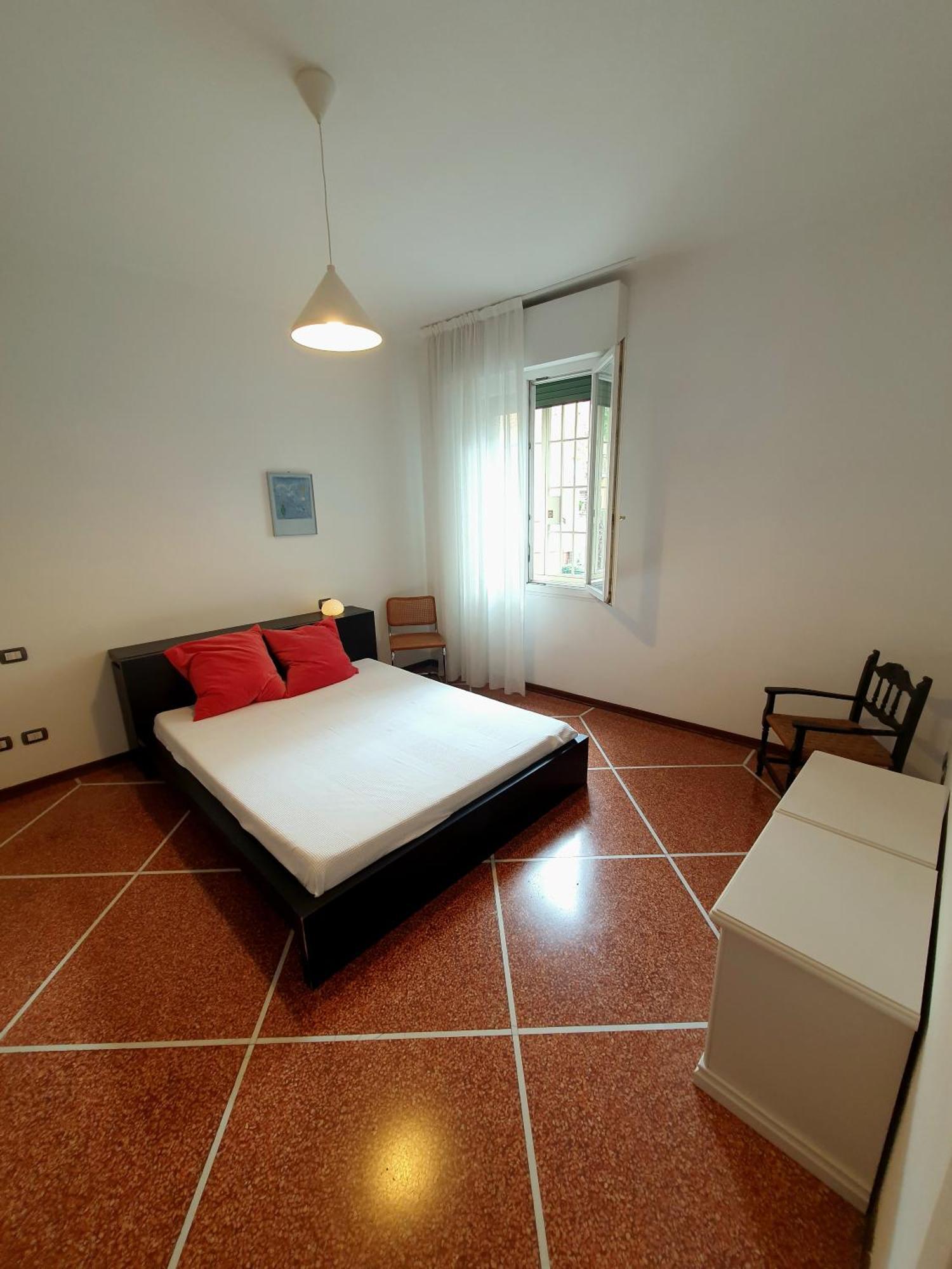 Spacious Three-Room Apartment In Saragozza 볼로냐 외부 사진