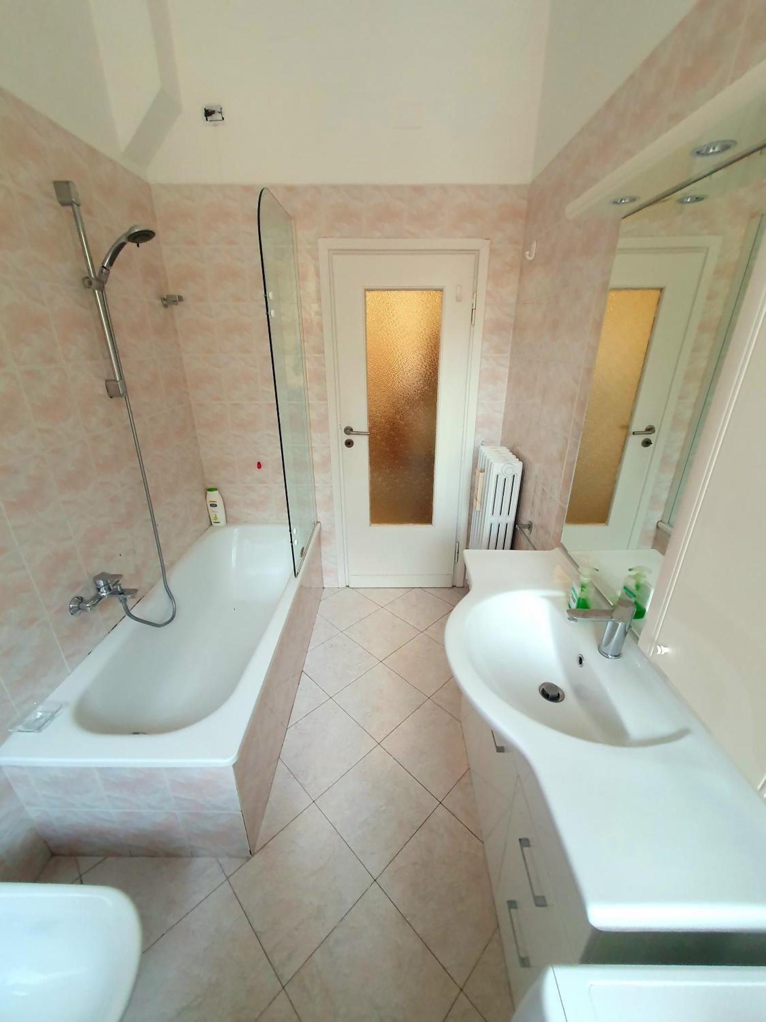 Spacious Three-Room Apartment In Saragozza 볼로냐 외부 사진